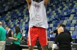 竞彩足球-贾伦·格(gé)林干拔三分(马布里中场干拔三分)