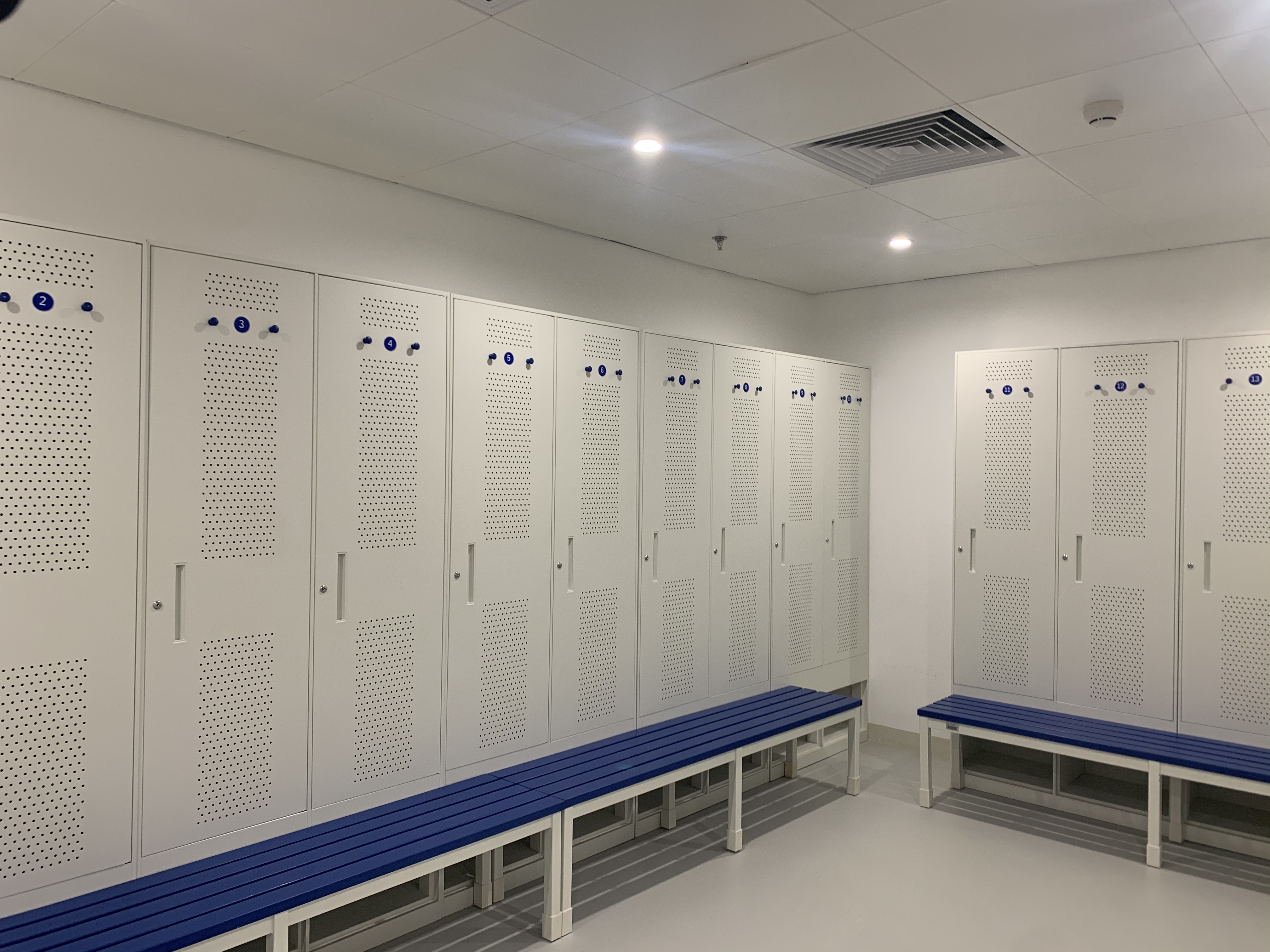 利物浦更衣室内部独家照片(利物浦穿衣指南)