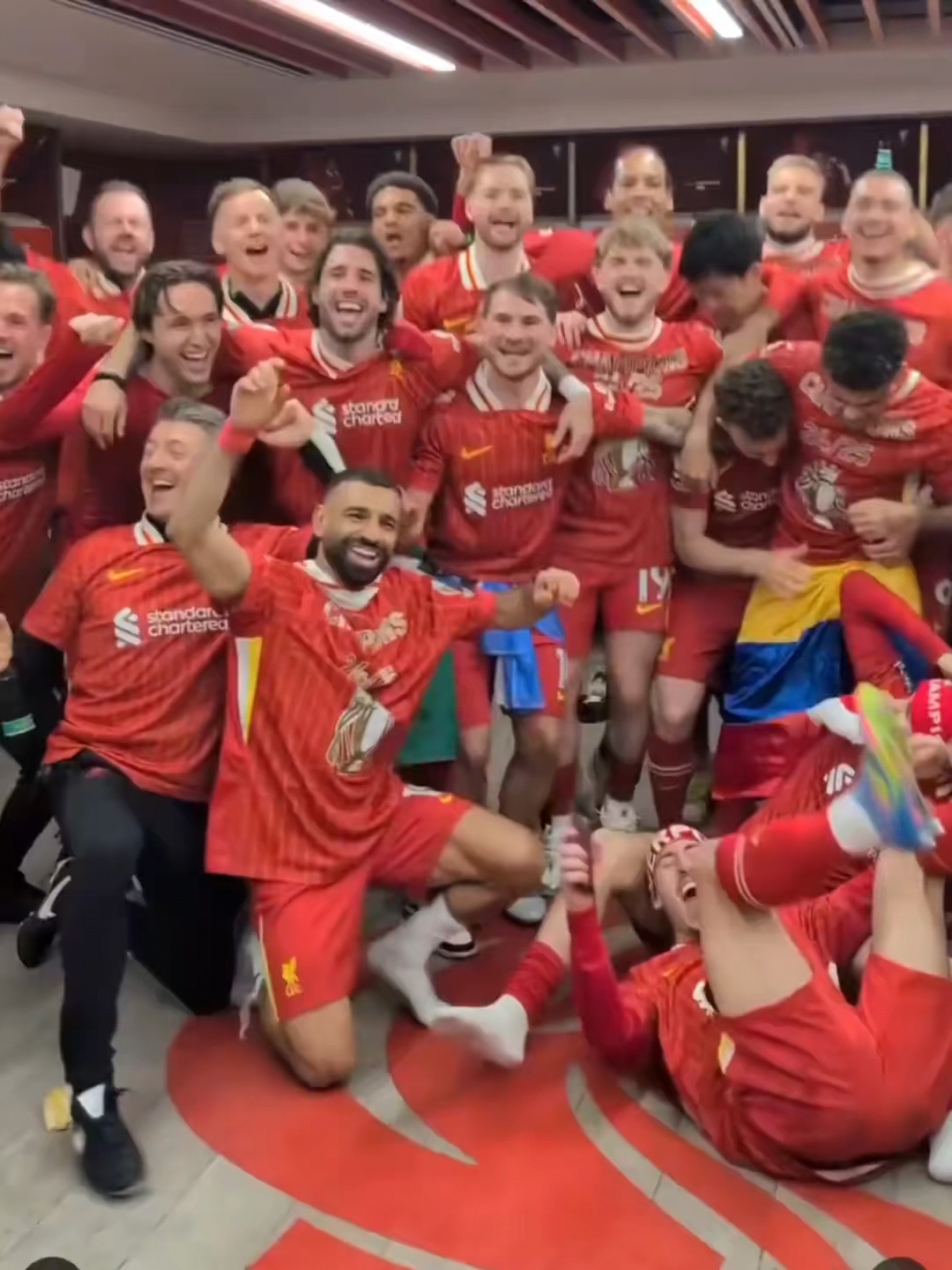 利物浦更衣室内部独家照片(利物浦穿衣指南)