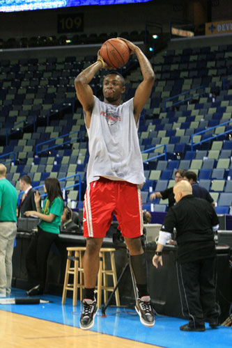 贾伦·格林干拔三分(马布里中场干拔三分)