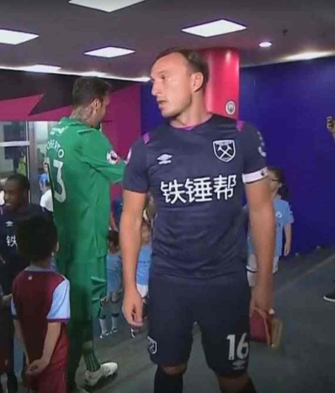 包含西汉姆联铁锤帮标志演变的词条