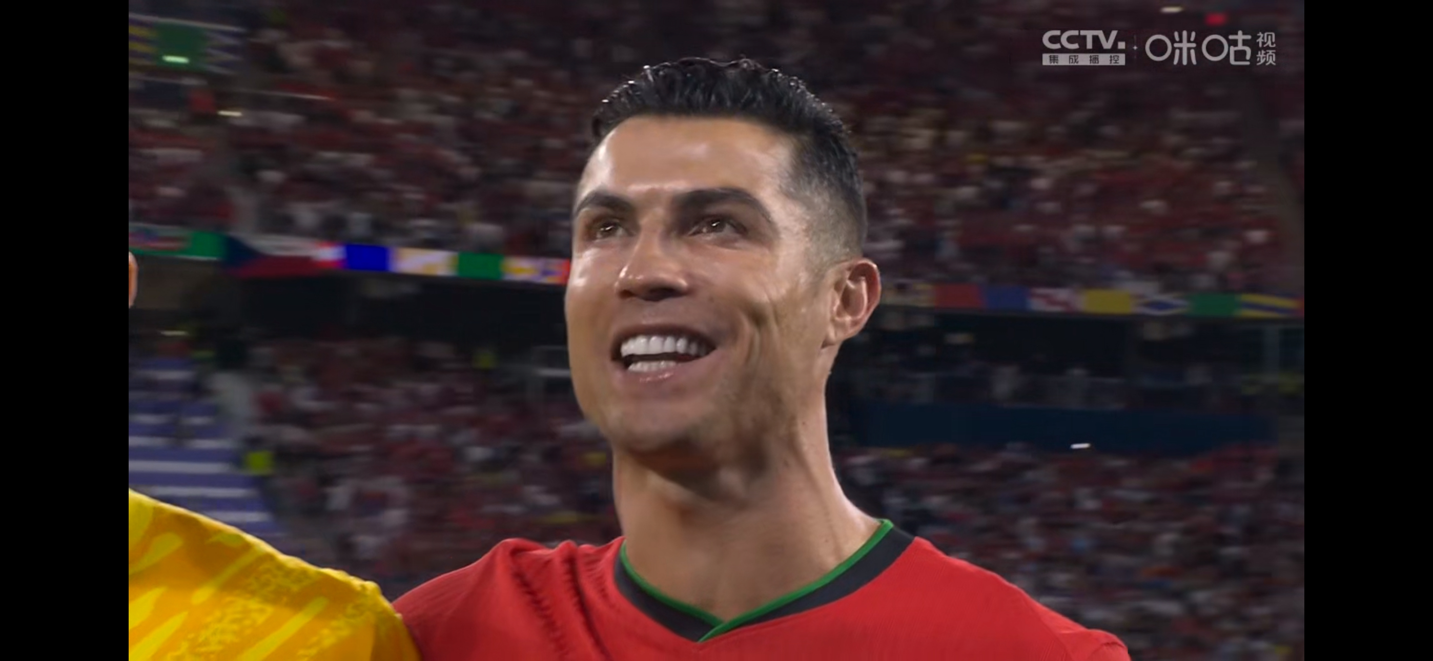 C罗赛后微笑宣布退役(c罗赛后微笑宣布退役了吗)