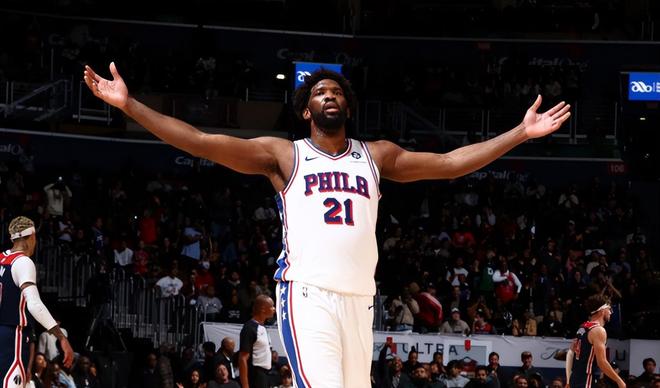 恩比德得分王庆祝(恩比德十佳球视频)