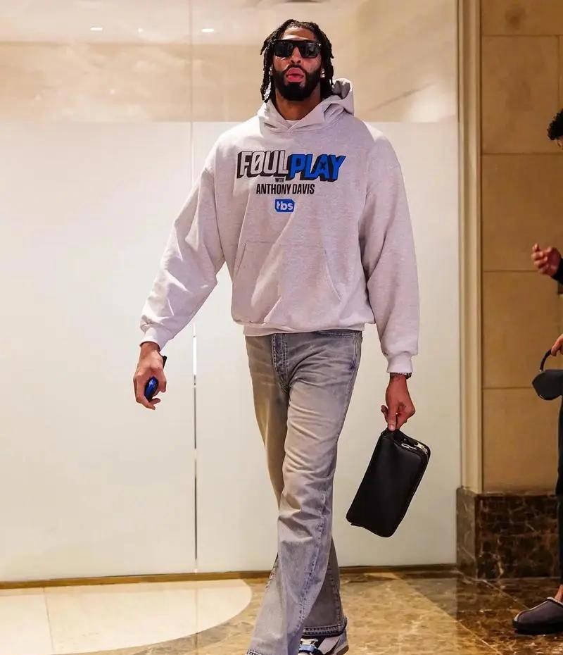 安东尼·戴维斯眉骨受伤(普约尔订书机缝合眉骨是哪场比赛)