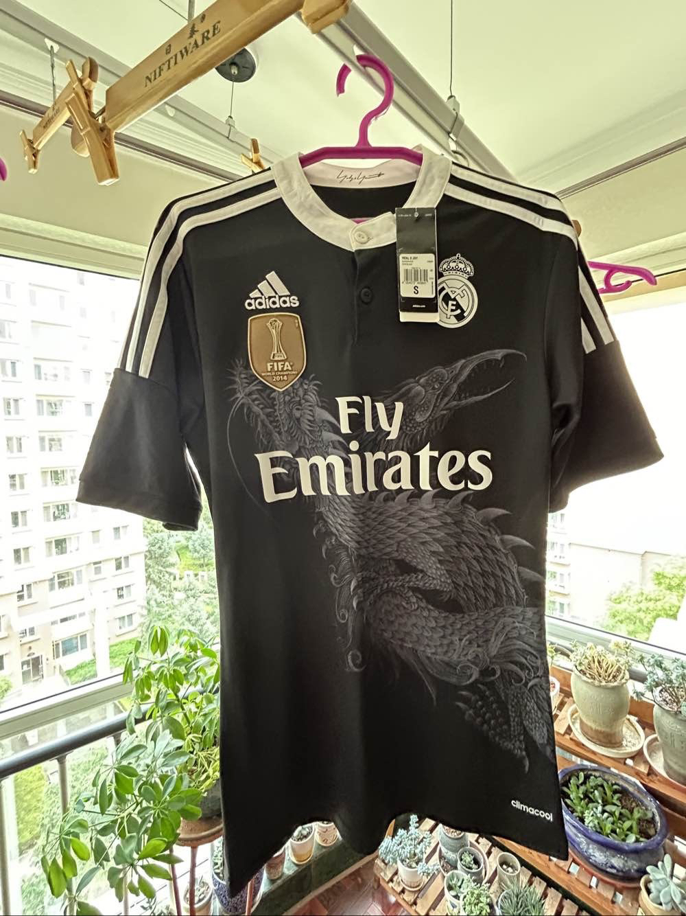 皇马球衣官网(皇马球衣官网入口)