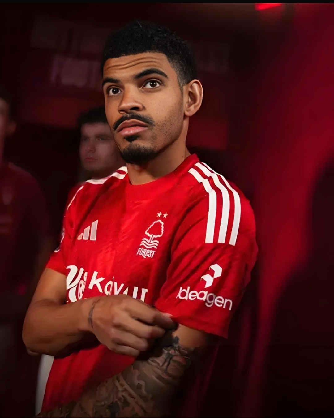 关于诺丁汉森林伍德头球能力的信息