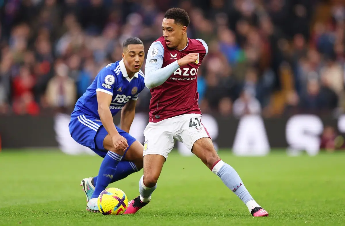 包含阿斯顿维拉球探网络的词条