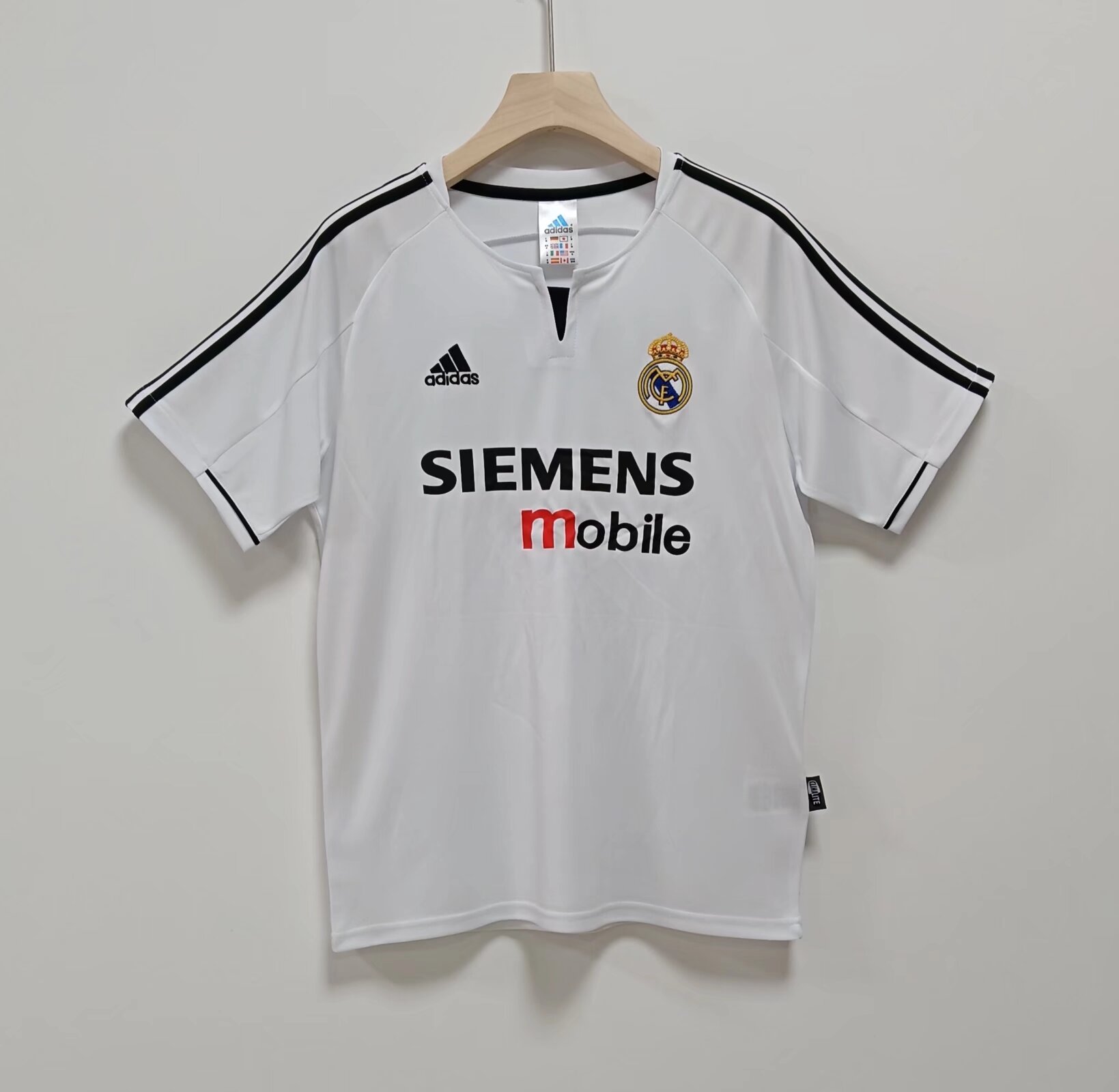 皇家马德里足球俱乐部英文(皇家马德里足球俱乐部主场名字)