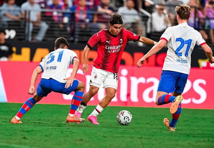 罗梅罗防守(罗梅罗不是门将吗)