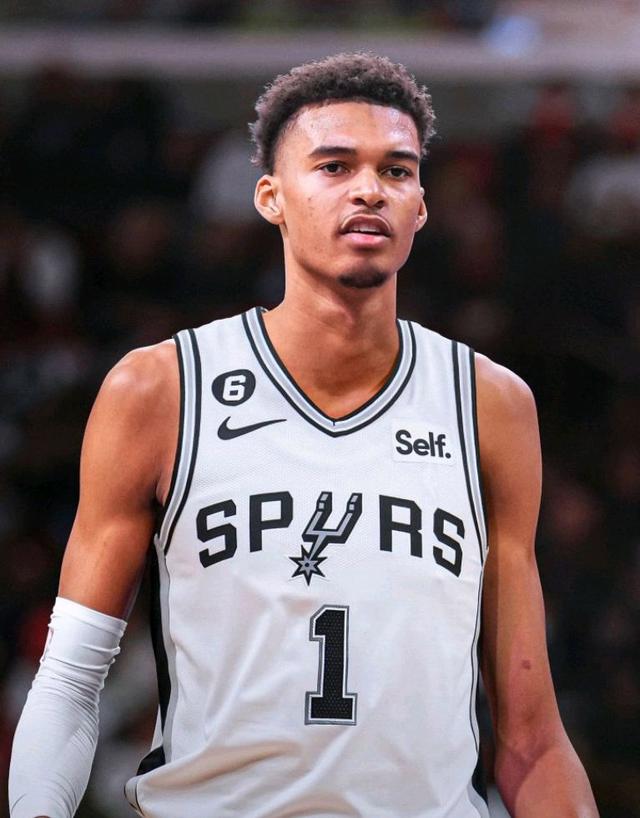 包含维克托·文班亚马新秀赛季的词条