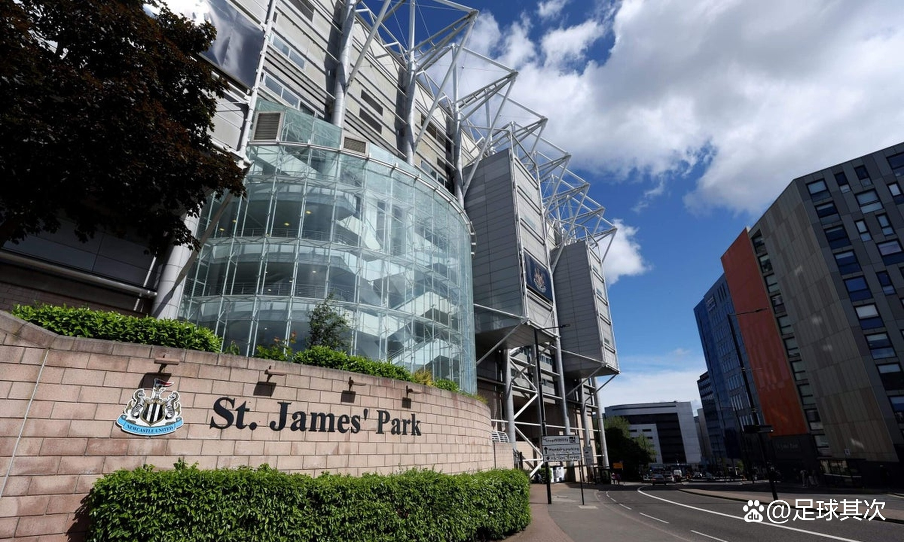 纽卡圣詹姆斯公园扩建计划(圣詹姆斯公园球场为什么不一样高)