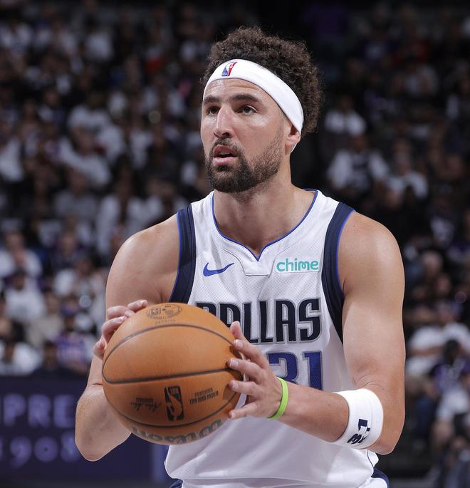 克莱·汤普森快速出手(克莱汤普森打的什么位置)